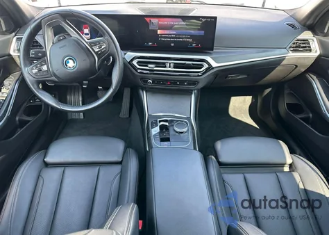 2024 BMW 330Xe из США, поврежденный, VIN 3MW39FS01R8D95258
